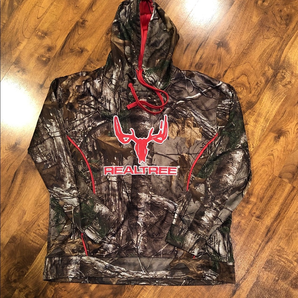 Realtree Camo Hoodie with pink Logo and Trim. Women’s size small